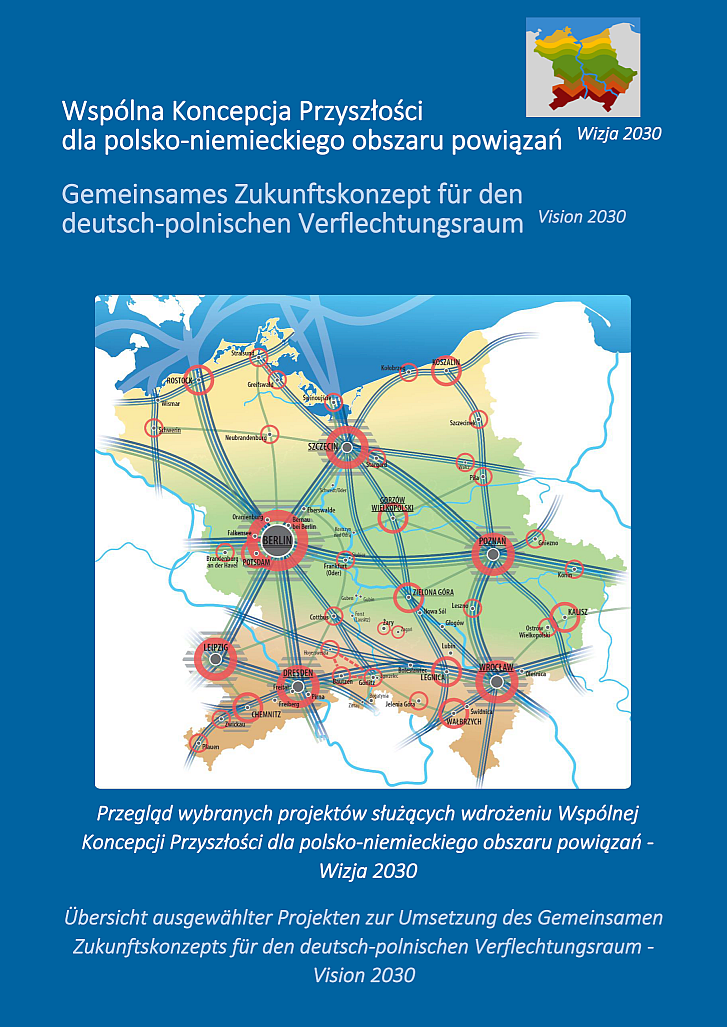 Strona tytułowa broszury "Wspólna Koncepcja Przyszłości dla polsko-niemieckiego obszaru powiązań - Wizja 2030: Przegląd wybranych projektów służących wdrożeniu Wspólnej Koncepcji Przyszłości dla polsko-niemieckiego obszaru powiązań - Wizja 2030/Gemeinsames Zukunftskonzept für den deutsch-polnischen Verflechtungsraum - Vision 2030: Übersicht ausgewählter Projekten zur Umsetzung des Gemeinsamen Zukunftskonzepts für den deutsch-polnischen Verflechtungsraum - Vision 2030" Strona tytułowa broszury "Wspólna Koncepcja Przyszłości dla polsko-niemieckiego obszaru powiązań - Wizja 2030: Przegląd wybranych projektów służących wdrożeniu Wspólnej Koncepcji Przyszłości dla polsko-niemieckiego obszaru powiązań - Wizja 2030/Gemeinsames Zukunftskonzept für den deutsch-polnischen Verflechtungsraum - Vision 2030: Übersicht ausgewählter Projekten zur Umsetzung des Gemeinsamen Zukunftskonzepts für den deutsch-polnischen Verflechtungsraum - Vision 2030"
